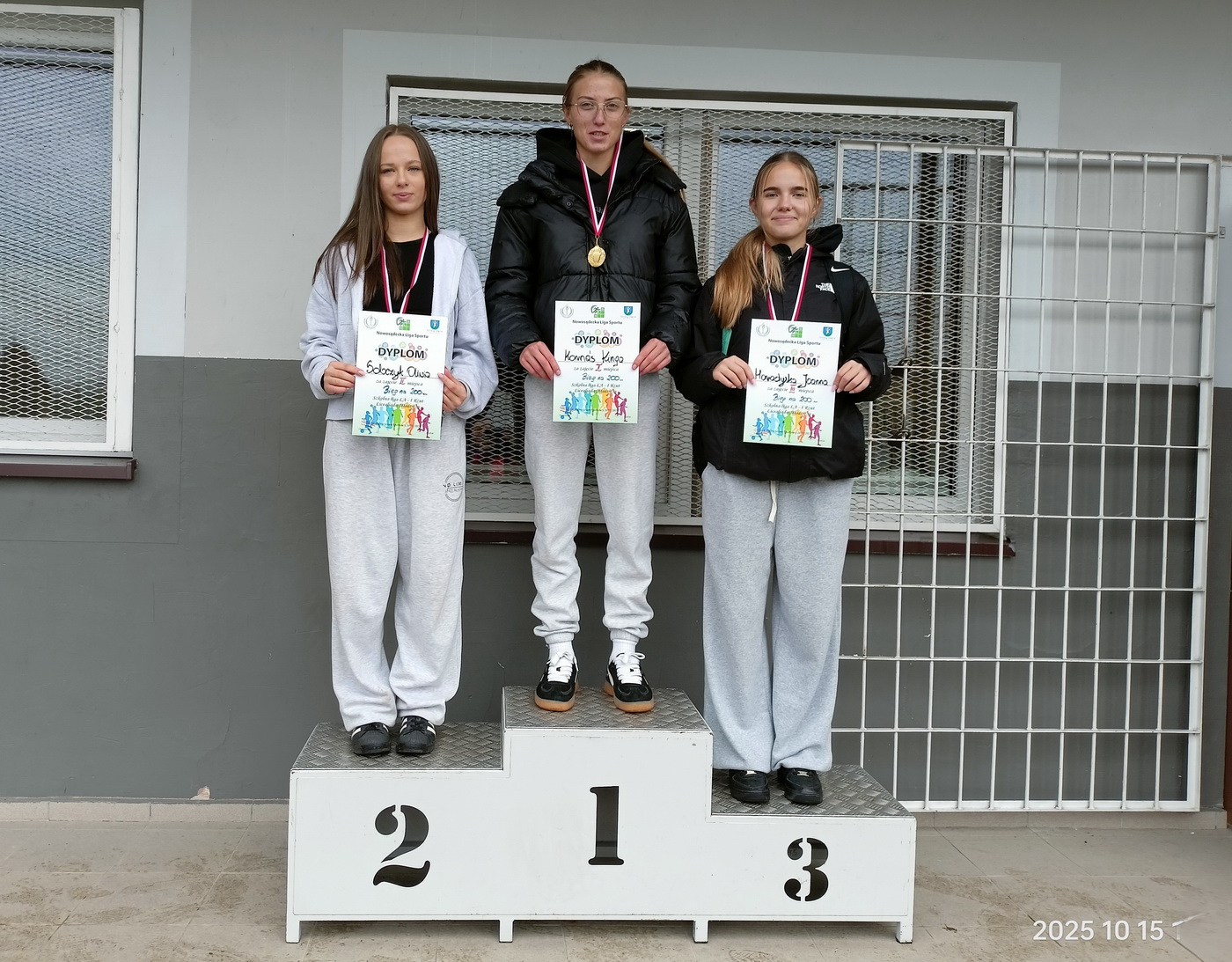 Zdjęcie DLLA dz 10 (3)4ba686af-8481-4711-9bf7-cfb207633a98.jpg w galerii Drużynowa Liga LA dziewcząt - I rzut (15.10.2025)